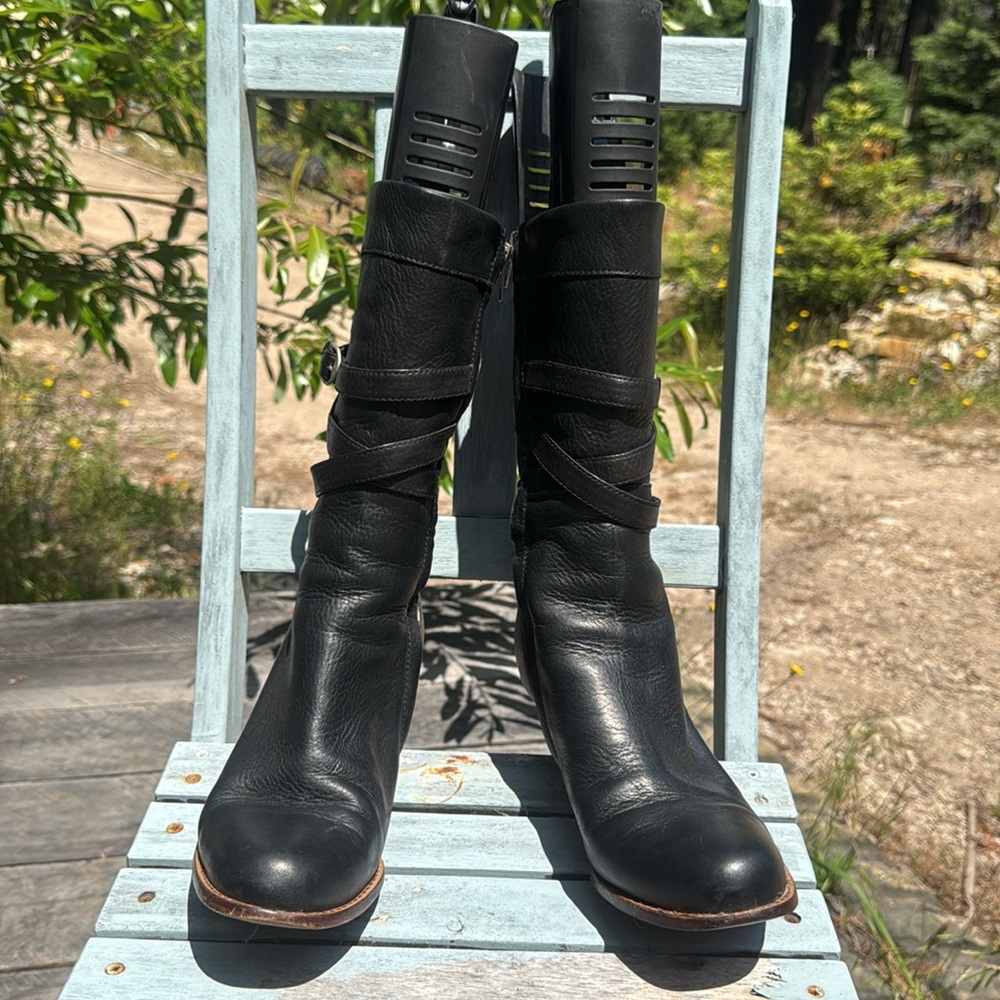 UGG “Carolina” Gorgeous Black Leather Heeled Zip up Boots With Straps size 9! - Picture 6 of 15